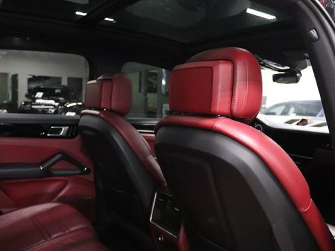 Used 2019 Porsche Cayenne image 21