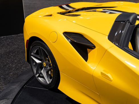 Used 2021 Ferrari F8 Tributo RWD image 15