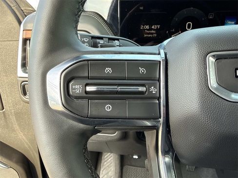 Used 2025 GMC Yukon Denali image 15