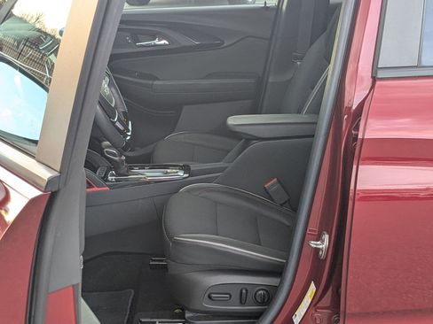 Used 2022 Chevrolet TrailBlazer RS w/ Technology Package image 11