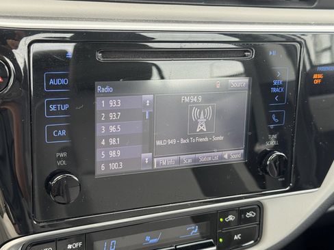 Used 2019 Toyota Corolla LE w/ Carpet Mat Package (TMS) FWD image 32