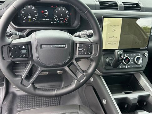 New 2026 Land Rover Defender 90 V8 AWD/4WD image 25