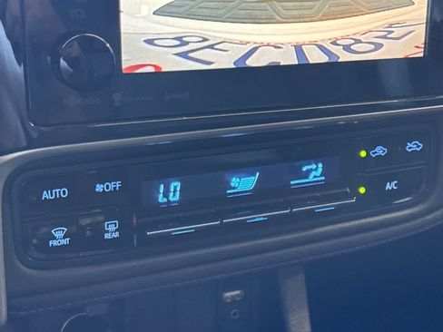 Used 2018 Toyota Corolla SE w/ Carpet Mat Package (TMS) FWD image 22