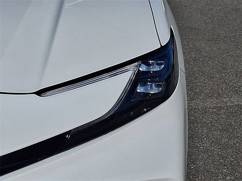 Used 2025 Toyota Camry XSE image 9