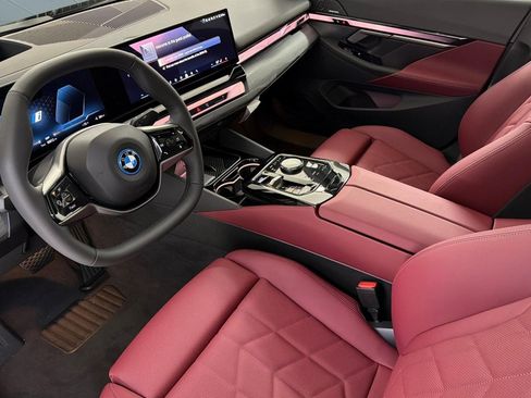 New 2026 BMW i5 eDrive40 image 4