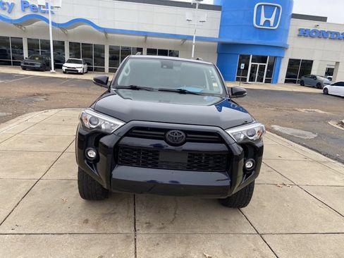 Used 2022 Toyota 4Runner SR5 Premium image 3