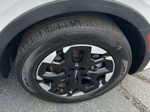 Used 2024 Kia Sorento S image 26