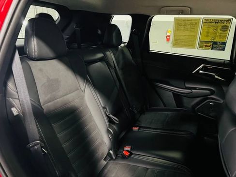 Used 2025 Mitsubishi Outlander SE FWD image 32