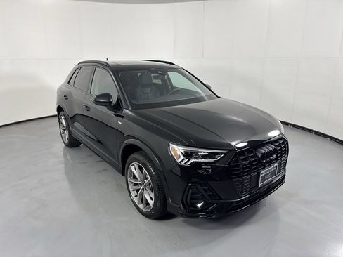 Used 2023 Audi Q3 2.0T Premium Plus w/ Premium Plus Package AWD/4WD image 33