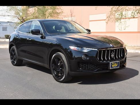 Used 2018 Maserati Levante AWD/4WD image 2
