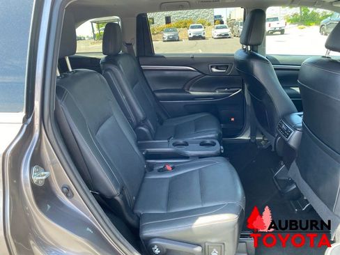 Used 2015 Toyota Highlander Limited Platinum AWD/4WD image 18