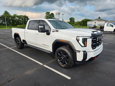 Used 2024 GMC Sierra 2500 AT4 w/ AT4 Premium Plus Package AWD/4WD image 9