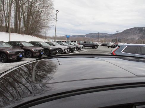 Certified 2023 Volvo XC60 B5 Plus w/ Climate Package image 11