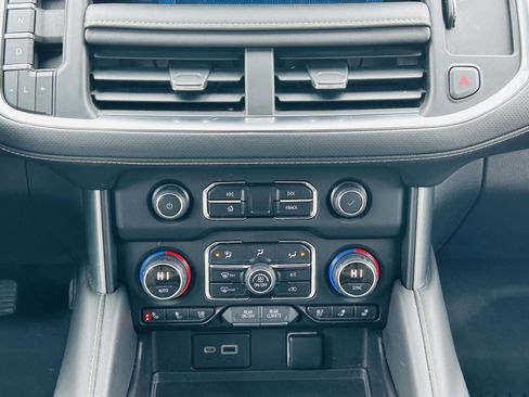 Used 2022 Chevrolet Suburban Premier image 29