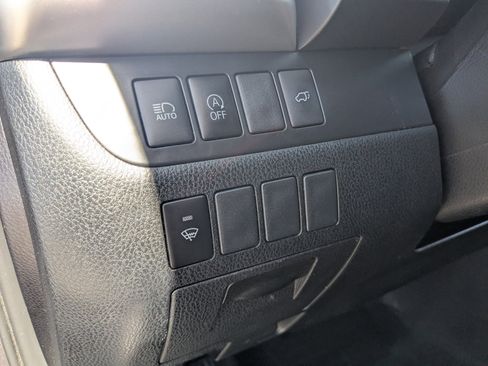 Used 2019 Toyota Highlander SE FWD image 22