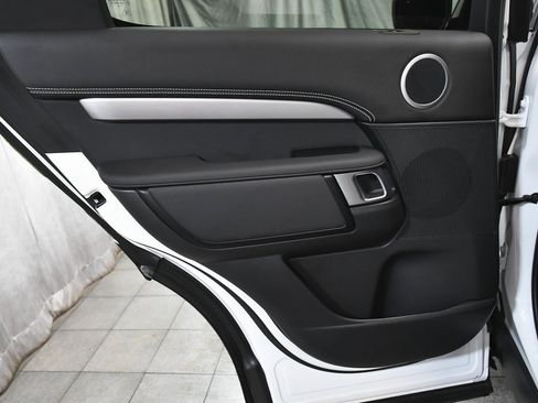 Used 2023 Land Rover Discovery S R-Dynamic image 13