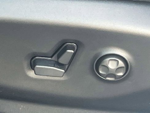 New 2025 Chrysler Pacifica Select w/ Uconnect Theater Family Group image 23