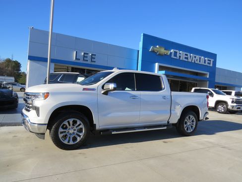 Used 2025 Chevrolet Silverado 1500 LTZ image 1