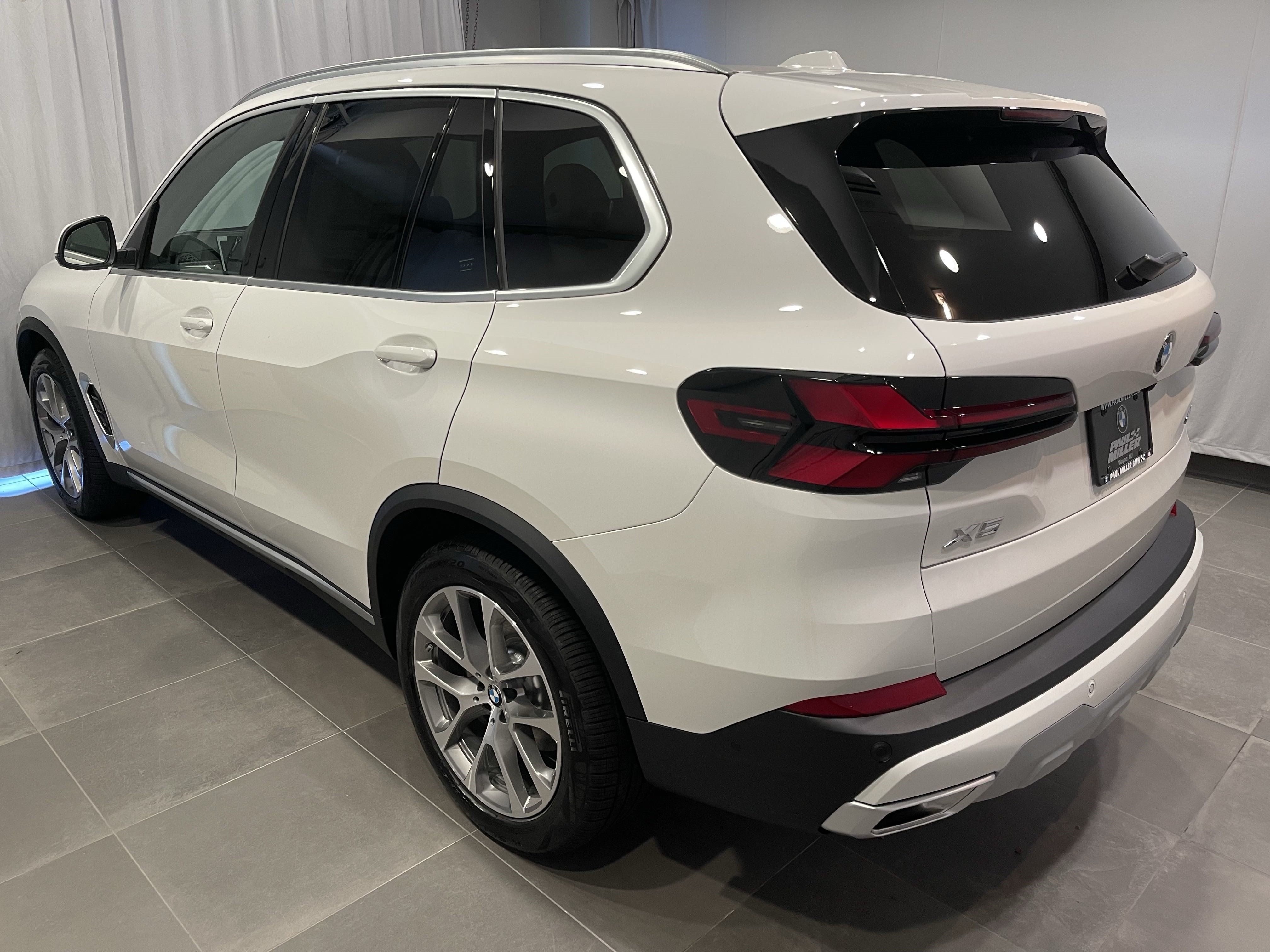 Used 2026 BMW X5 xDrive40i w/ Premium Package AWD/4WD image 4
