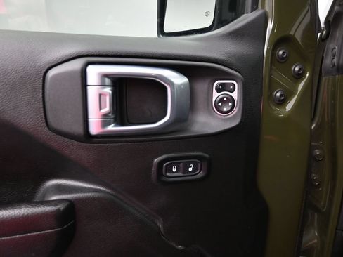 Used 2023 Jeep Gladiator Sport AWD/4WD image 11