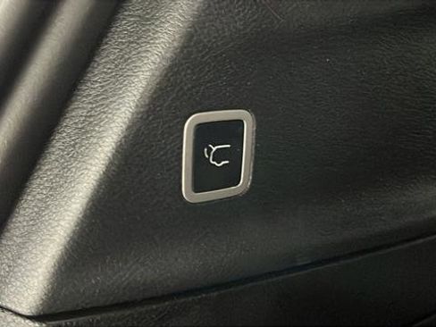 Used 2024 Chrysler Pacifica Select image 32