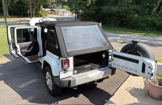 Used 2013 Jeep Wrangler Unlimited Sahara w/ Dual Top Group AWD/4WD image 10