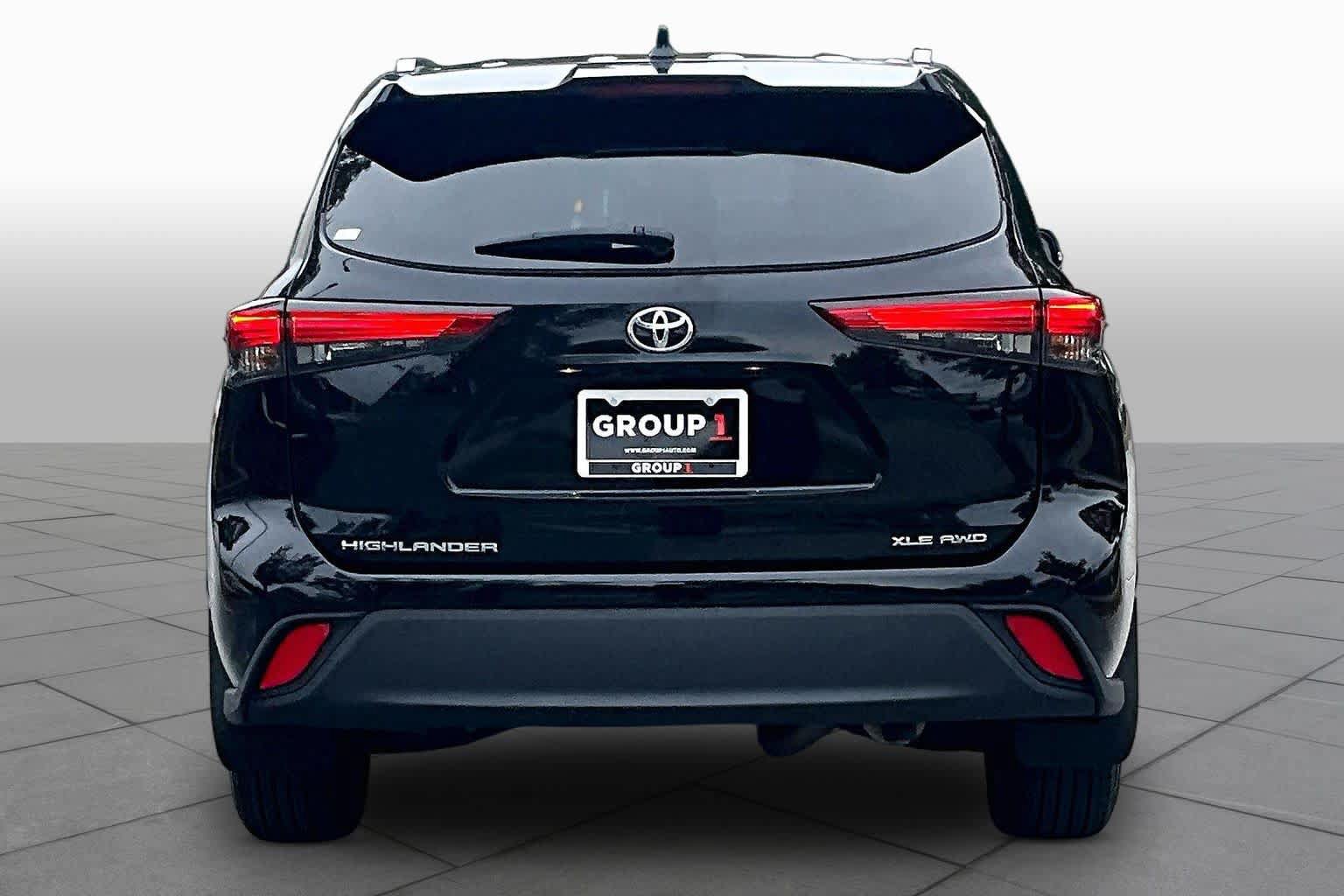 Used 2021 Toyota Highlander XLE AWD/4WD image 5