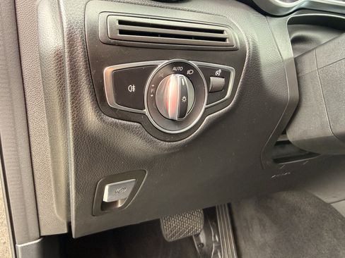 Used 2019 Mercedes-Benz GLC 300 4MATIC image 27