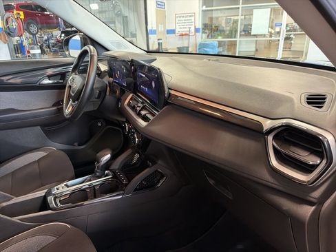Used 2025 Chevrolet TrailBlazer LT w/ Convenience Package AWD/4WD image 31