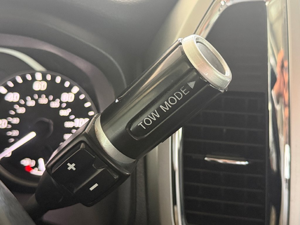 Used 2021 Nissan Titan SL w/ Moonroof Package AWD/4WD image 15