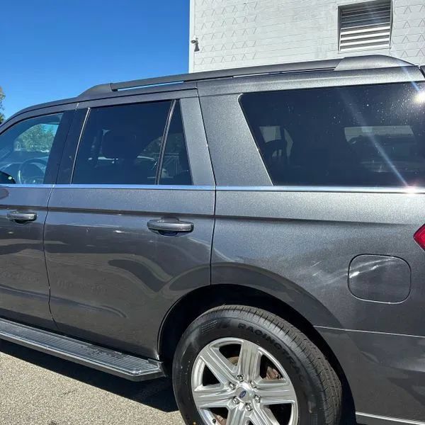 Used 2020 Ford Expedition XLT w/ Equipment Group 202A AWD/4WD image 4