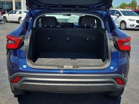 Used 2024 Chevrolet Trax LS w/ LS Convenience Package FWD image 8