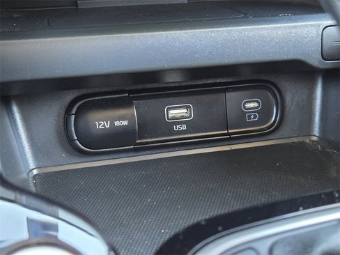 Certified 2025 Kia Soul EX image 21