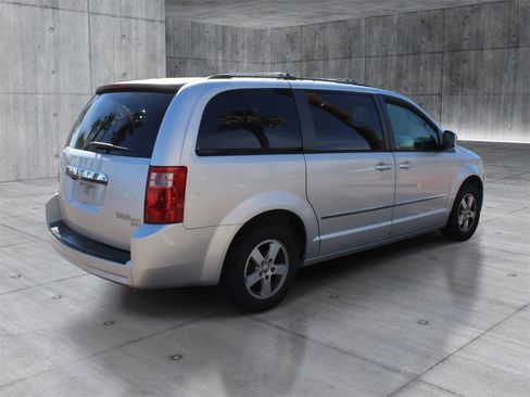 Used 2010 Dodge Grand Caravan SXT w/ Entertainment Group 2 image 5