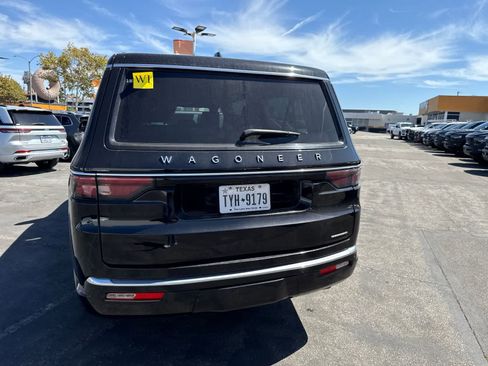 Used 2024 Jeep Wagoneer L Series II RWD image 17