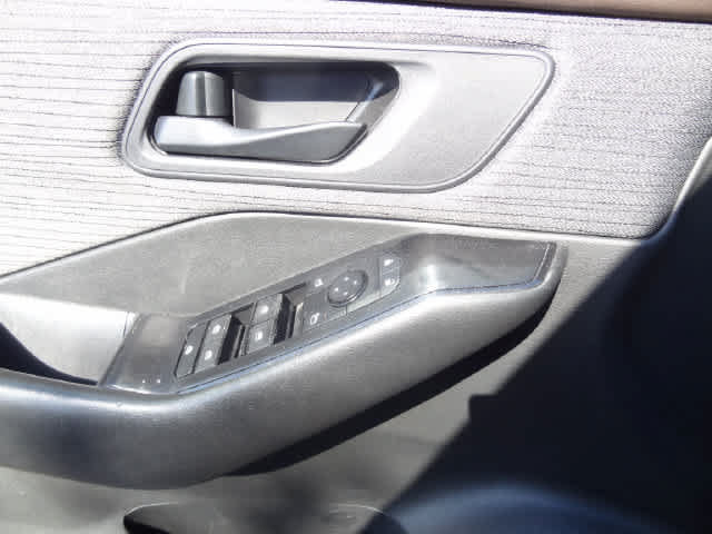 Used 2023 Nissan Rogue S AWD/4WD image 8