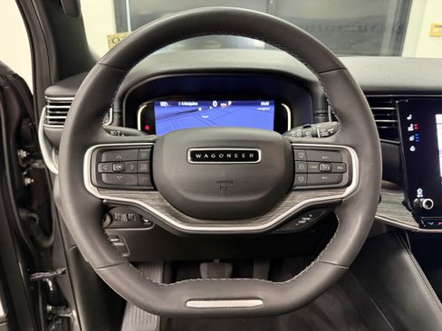 Used 2024 Jeep Wagoneer L Series II w/ Flexible Seating Group RWD image 18