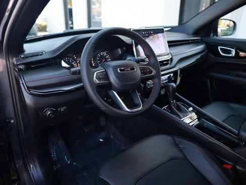 Used 2024 Jeep Compass Trailhawk AWD/4WD image 16