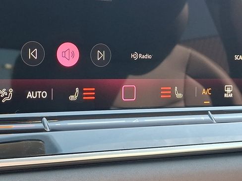New 2026 Volkswagen Tiguan SE AWD/4WD image 17