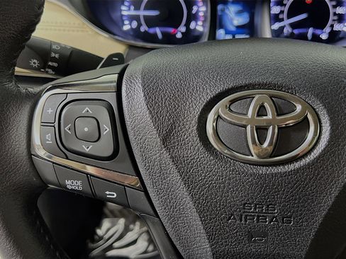 Used 2016 Toyota Avalon XLE image 19