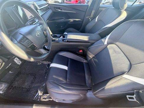 Used 2025 Toyota Camry SE w/ Convenience Package FWD image 15