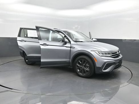Used 2024 Volkswagen Tiguan SE FWD image 39
