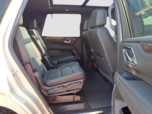 Used 2022 Chevrolet Tahoe Z71 w/ Luxury Package image 13