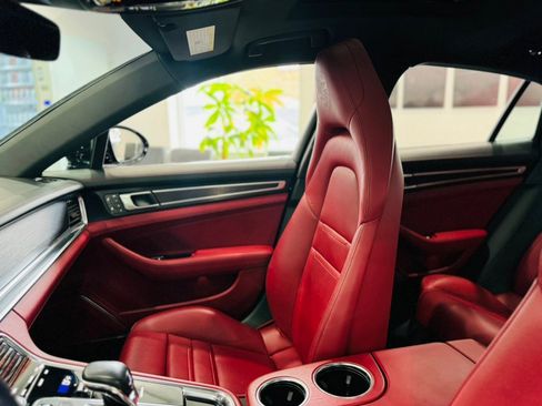 Used 2022 Porsche Panamera 4 Platinum Edition image 17