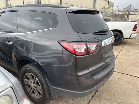 Used 2015 Chevrolet Traverse LT image 2
