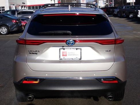 Certified 2023 Toyota Venza XLE image 5