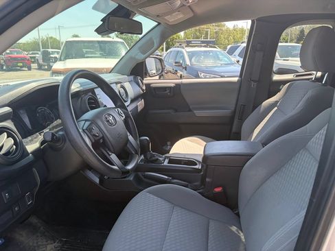 Used 2021 Toyota Tacoma SR RWD image 5