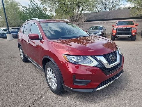 Used 2018 Nissan Rogue SV image 3
