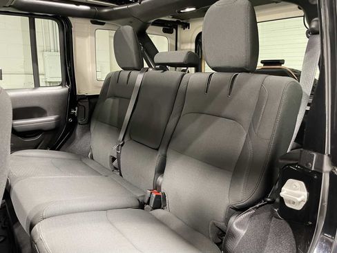 Used 2023 Jeep Wrangler Unlimited w/ Sun & Screen Package AWD/4WD image 15