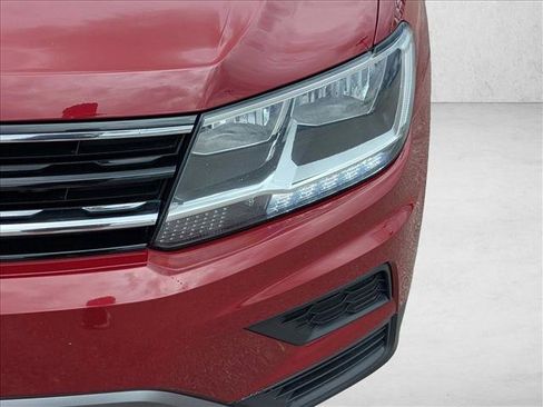 Used 2018 Volkswagen Tiguan SE image 9